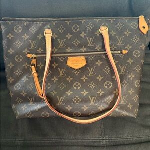 Louis Vuitton Monogram Canvas Tote with Vachetta Trim